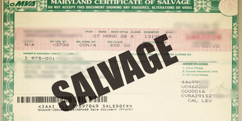 Título de auto con un sello de advertencia